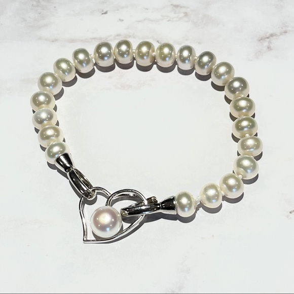 White Cultured Freshwater Pearl Bracelet W/ 925S Heart Shaped Pendant Clasp 7.5" - Picture 4 of 9